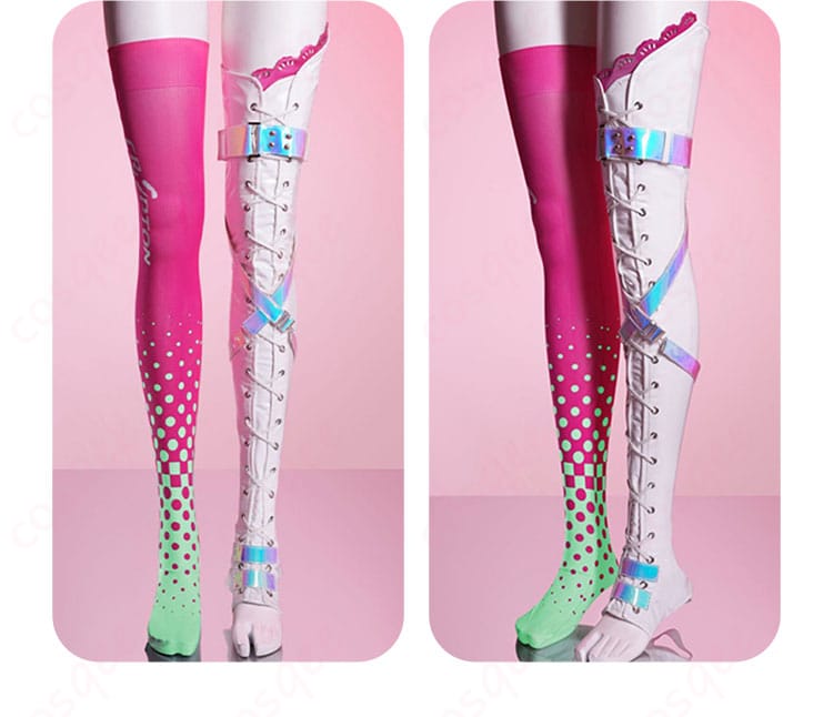 腿の部分と靴のディテール。コスプレ衣装の脚と靴のデザインが明確に見える画像。