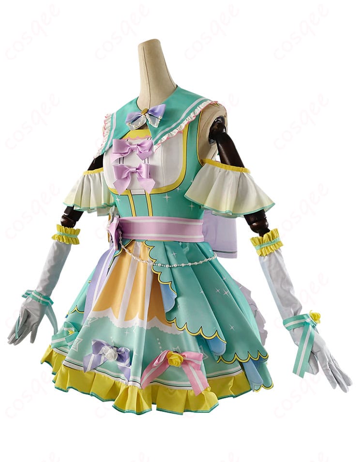 ラブライブ!スクフェス 小泉花陽 コスプレ衣装 側面写真。衣装のディテールとフィット感が見やすく紹介されています。