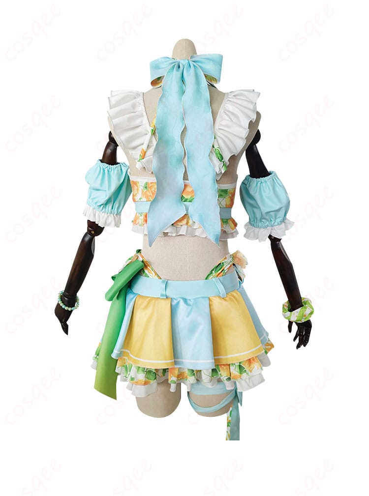 商品背面のコスプレ衣装。小泉花陽の水着衣装の後ろ姿、背中部分とデザインが確認できる。