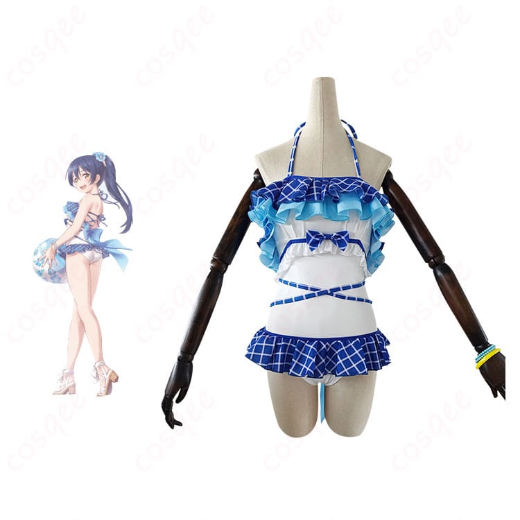 商品正面とキャラクター人物が一緒に写っているラブライブ!園田海未のコスプレ衣装。コスプレ衣装の魅力が伝わる写真です。