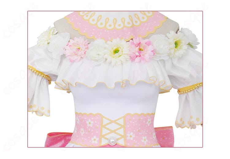 服装装飾の細部。西木野真姫コスプレ衣装の細かい刺繍と装飾がよく見える。