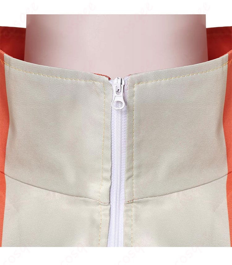 服装襟部分の装飾詳細 – ダンダダン円城寺仁(ジジ)コスプレ衣装、襟の美しい刺繍と装飾。