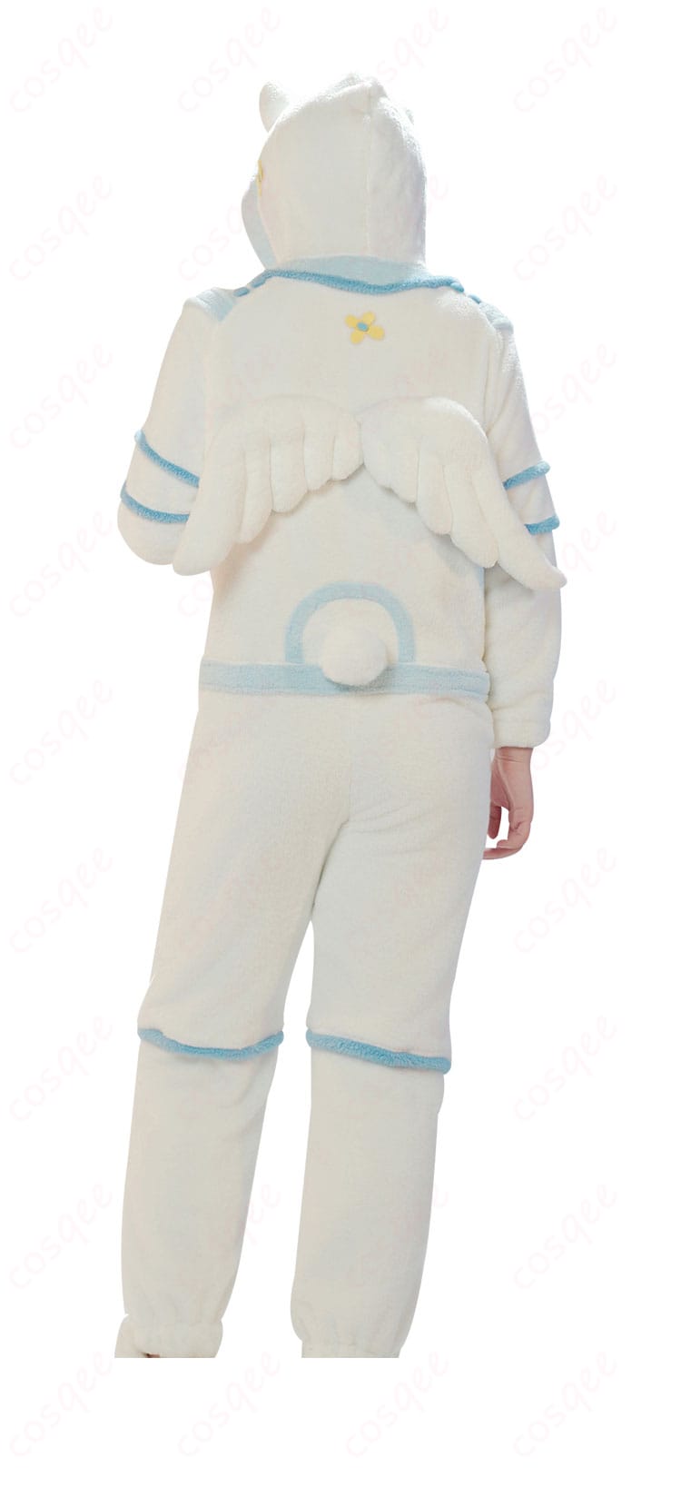 服装背面の装飾ディテール(背中のデザインと翼)