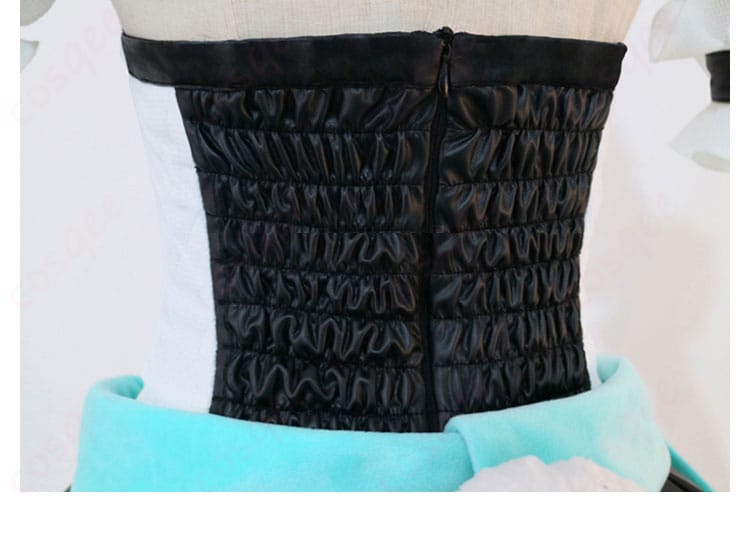 衣服の衣紋の装飾細部。コスプレ衣装の衣紋部分に施された装飾のディテール。