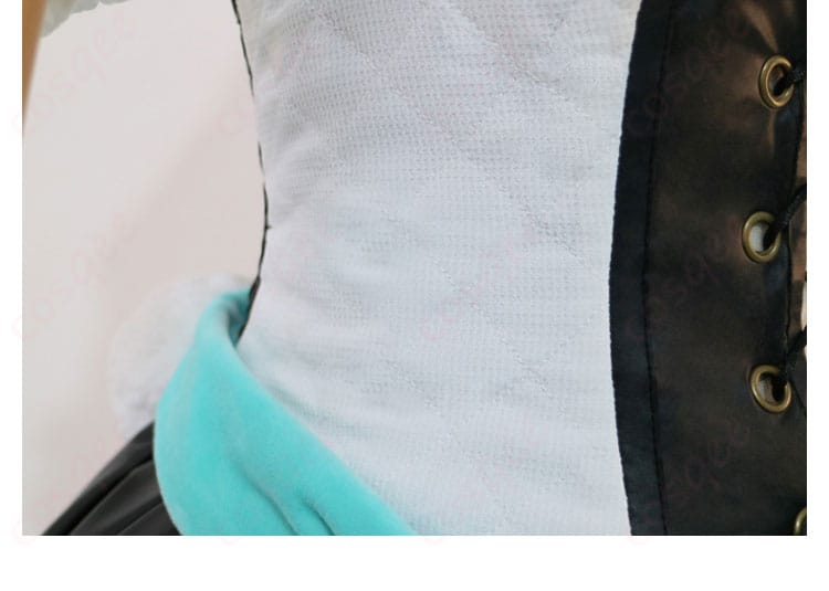 腰の装飾細部。腰部分の飾りとデザインの詳細を見せる画像。