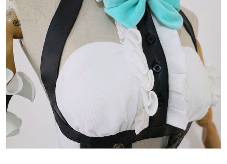 衣服の装飾細部。バニー衣装の服の装飾や刺繍のデザインを詳しく見せる画像。