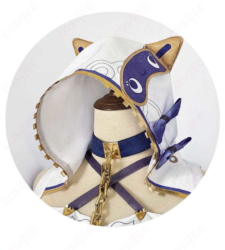 ネックレスと衣装帽子の装飾詳細画像 - テレサ・アポカリプス コスプレ衣装のネックレスと帽子の装飾部分のクローズアップ画像。ディテールをチェック!