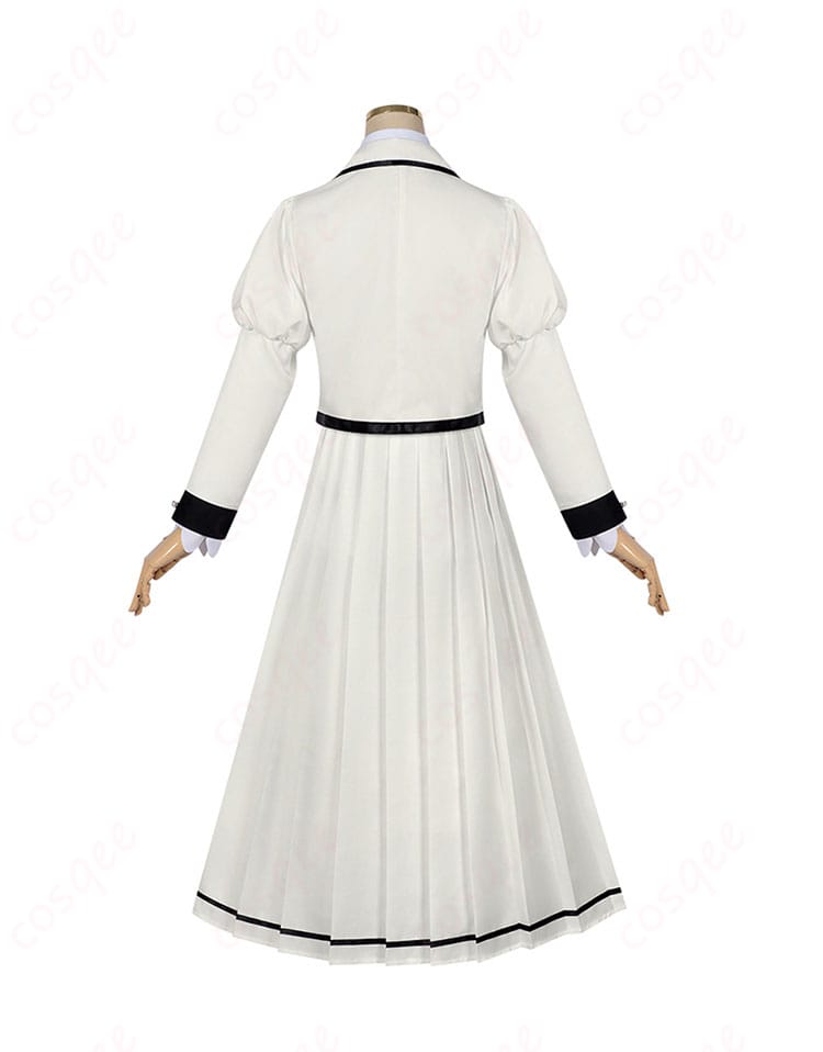 商品背面図。コスプレ衣装の背面がよくわかる画像。