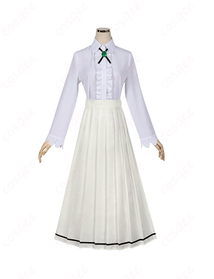 内搭衬衫服装细节图。衬衫部分のディテール、ボタンやステッチなどの細部に注目。