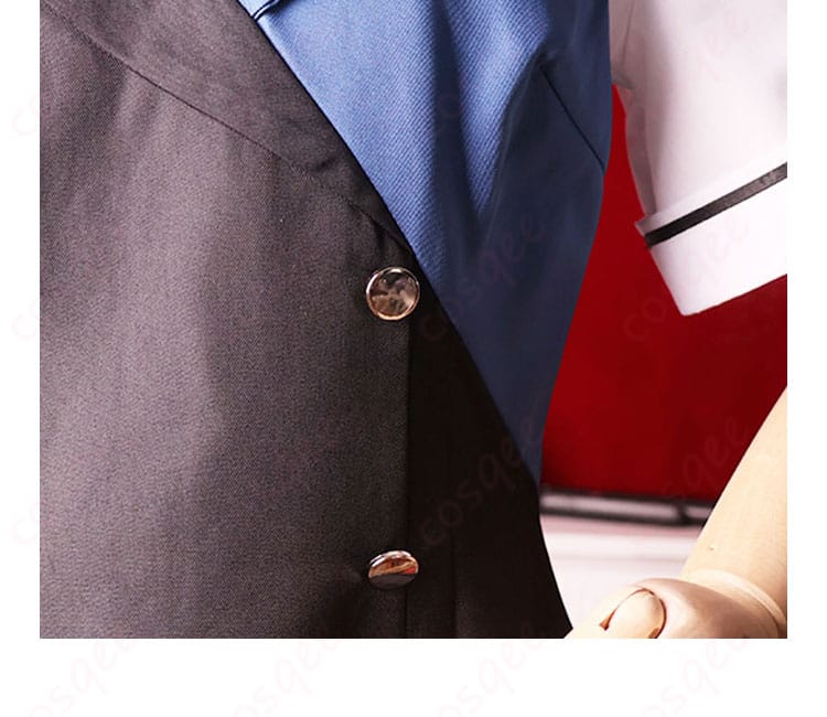 衣襟装飾の詳細。コスプレ衣装の美しい刺繍とデザインが強調されています。