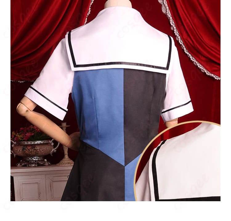 服装背面の装飾細部。制服のディテールがよく分かる背面のアップ画像。