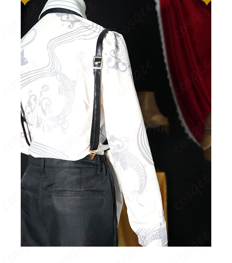 服装背面のディテール - 衣装の背面デザイン、キャラクターらしい細部の装飾を強調。