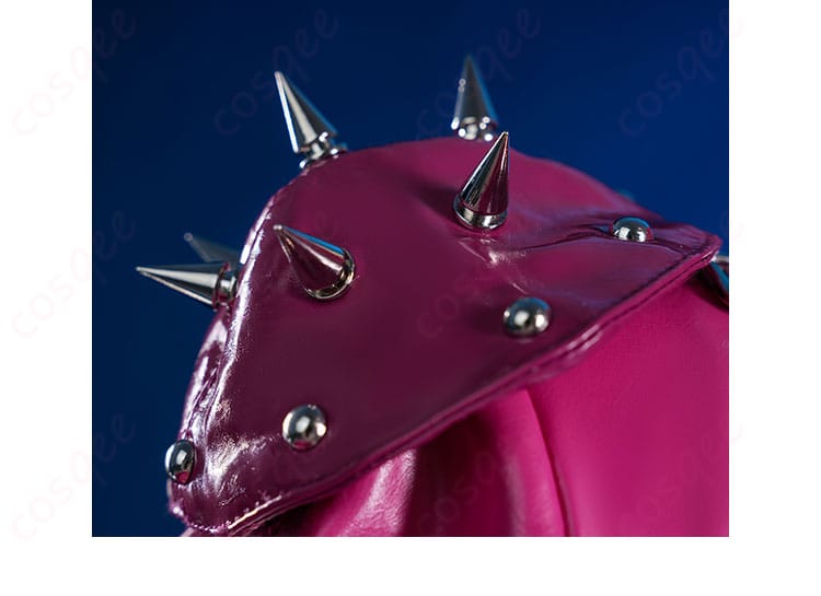 納棺師コスプレ衣装右肩の鎧装飾。精巧に作られた装飾が特徴。