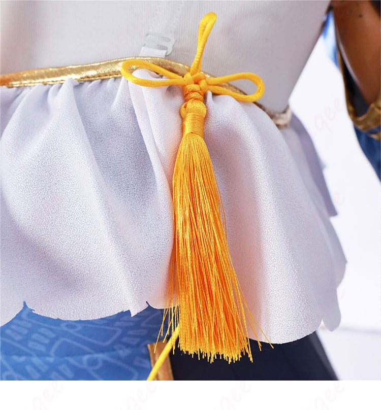 フリンジ装飾の細部 - ぺこらの衣装に施されたフリンジ装飾、華やかさを引き立てるデザイン