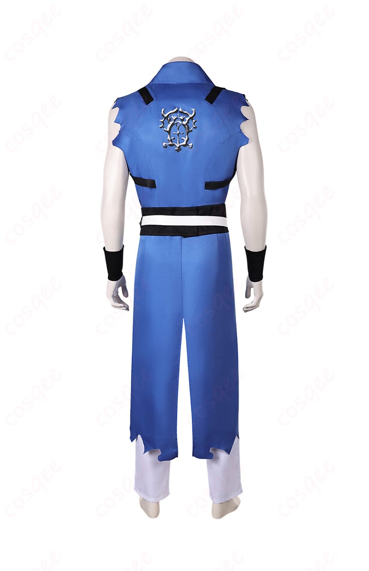 リヒター・ベルモンドコスプレ衣装の背面。背中のデザインと仕上げに焦点を当てた画像。