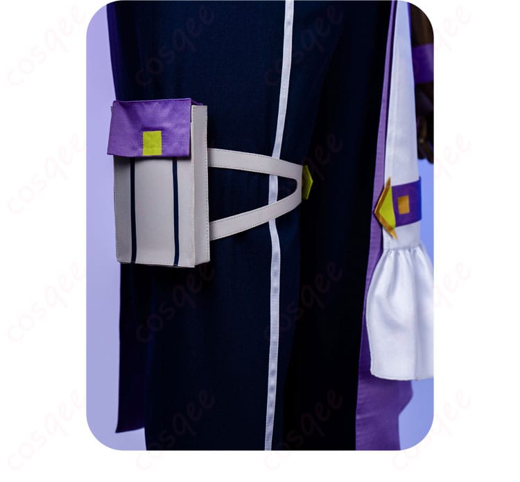 コスプレ衣装のズボンのレッグ部分。細部の装飾が非常に丁寧に再現されています。