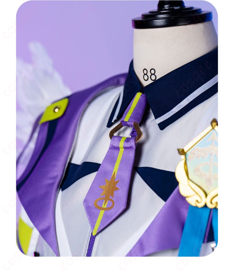 ネクタイ部分の装飾ディテール。キャラクター衣装に合ったデザインが美しく再現されています。