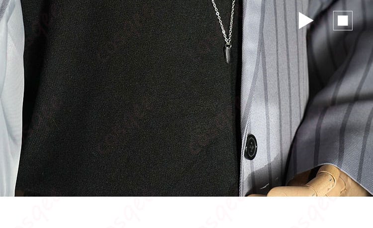 外套の門襟装飾細部 - 火威青コスプレ衣装の外套の門襟部分。キャラクターの特徴を忠実に表現。