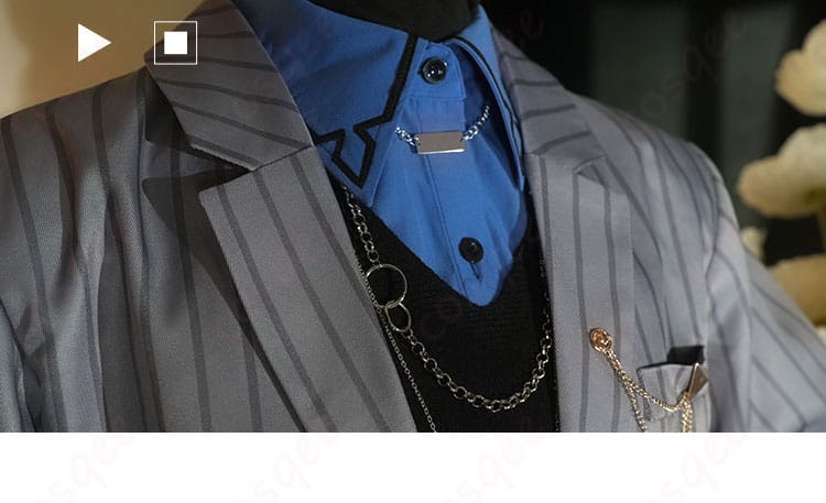 服装の襟元装飾細部 - 火威青コスプレ衣装の襟元の装飾。丁寧な仕上がりとリアルな再現。