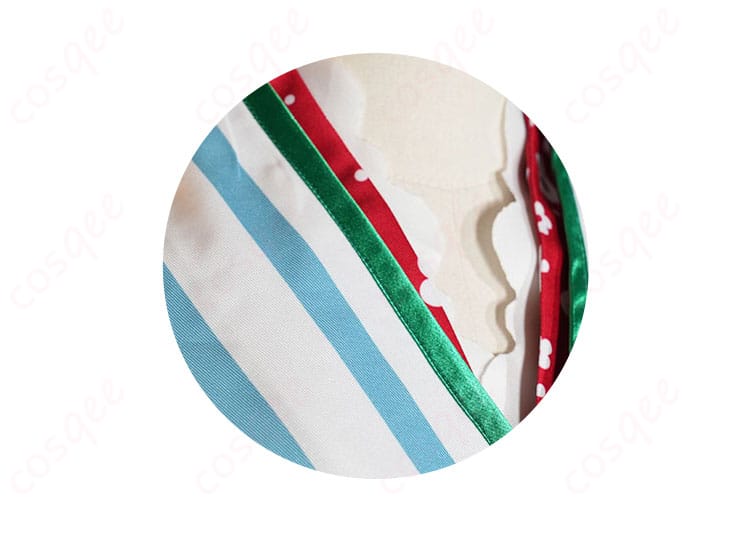 ムイミのコスプレ衣装の領口装飾の詳細。精緻な刺繍と独自のデザインが美しく表現されています。