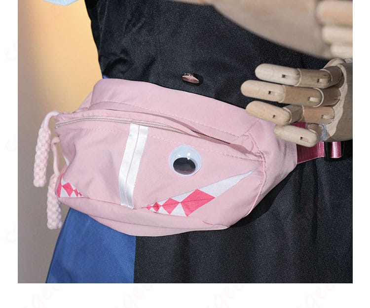 グリザイア クロノスリベリオン 松嶋みちる コスプレ衣装 美浜学園 制服のウエストポーチのディテール。キャラクターらしい小物も忠実に再現。