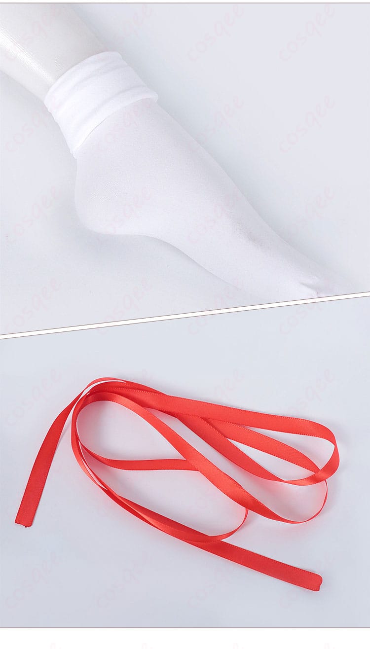 靴下とネクタイのディテール – 100カノ好本静 コスプレ衣装の靴下とネクタイの装飾細部。