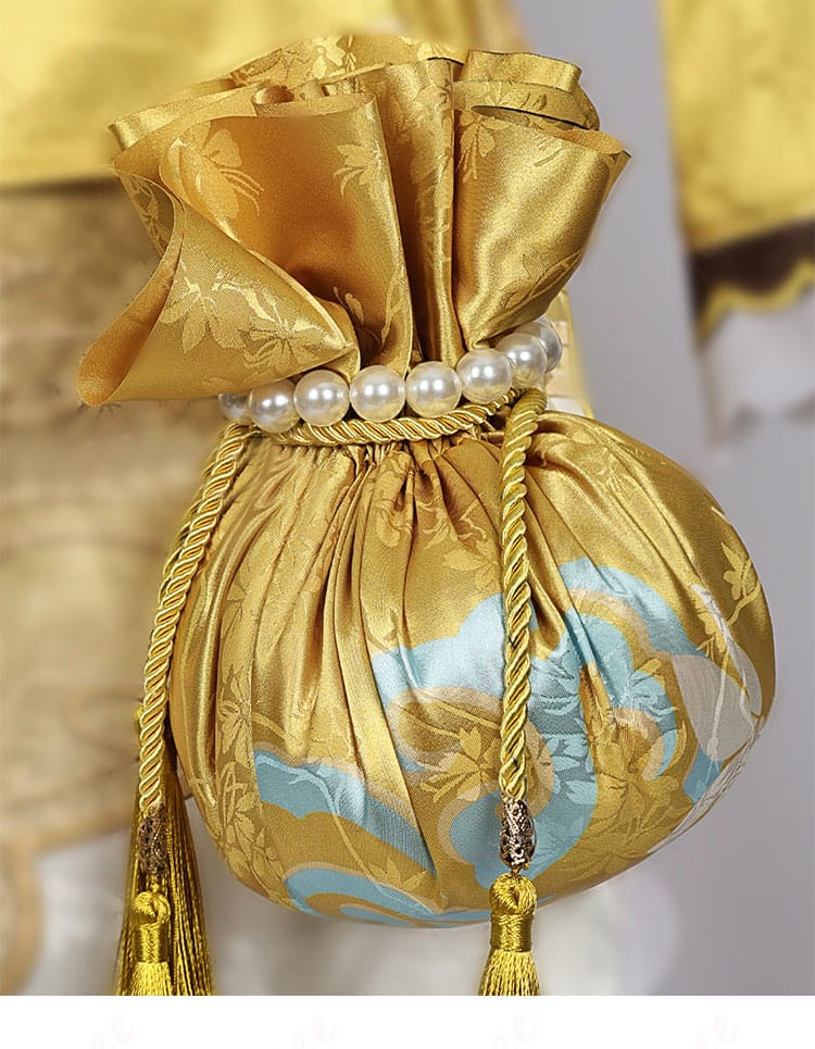 腰飾りディテール - 腰飾りの精巧なデザインが、アニー・レスターの魅力を引き立てます。