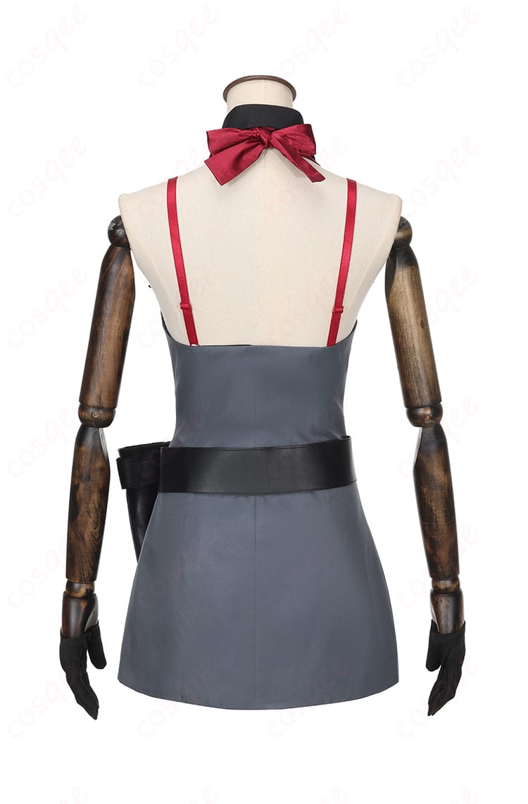 服装背面の細部、背中の装飾が目立つ京極サツキのコスプレ衣装。ブルーアーカイブのキャラクターを忠実に再現。