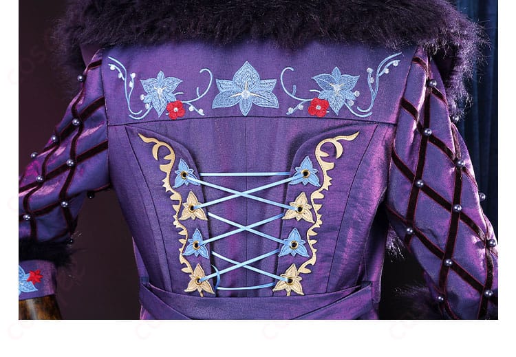 服の背面装飾ディテール画像。背面の装飾が特徴的なコスプレ衣装です。
