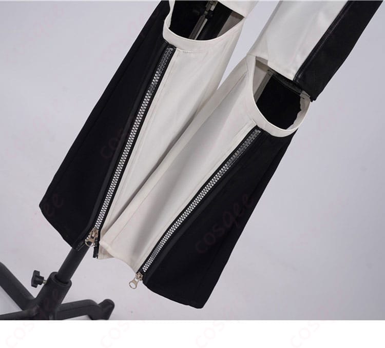 コスプレ衣装のパンツ部分の装飾ディテール。リアルなデザインで、着心地も重視した仕上がり。