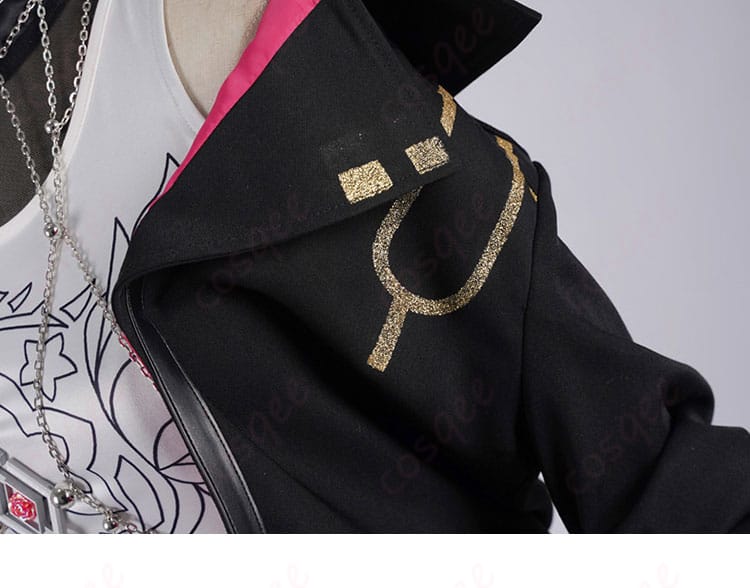 外套の肩袖部分のデザイン詳細。キャラクターにぴったりのスタイリッシュな装飾が施されています。