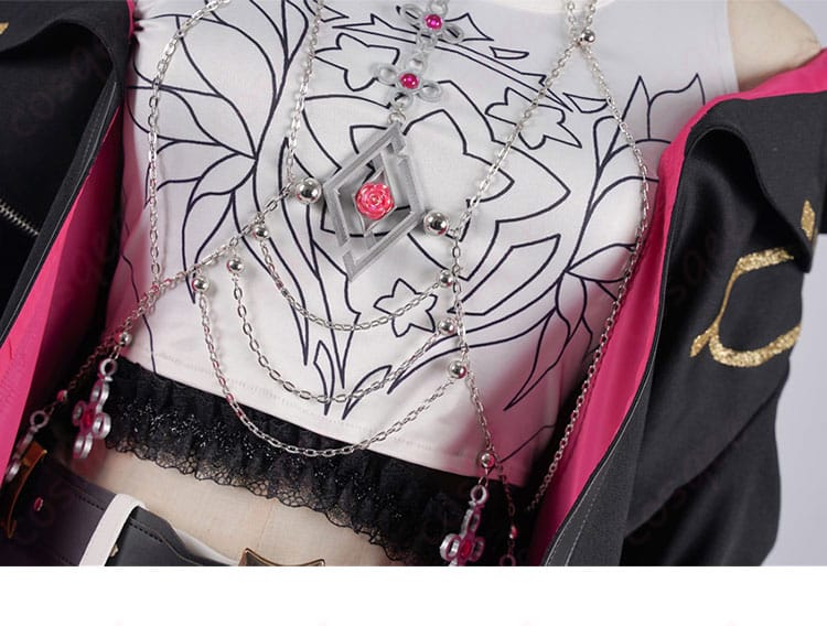 響咲リオナのコスプレ衣装の配饰部分。耳飾りや髪飾りなど、細部まで美しく再現されています。