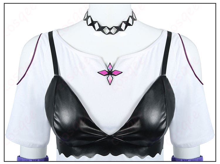 ネックレスと襟の装飾の細部画像。ホロライブ 綺々羅々ヴィヴィのキャラクターらしい華やかな装飾。