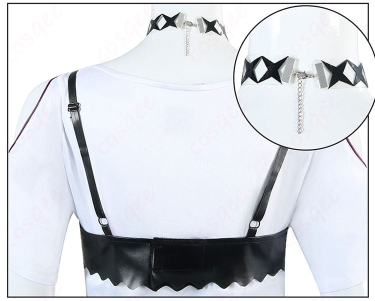 服の背面ネックレスの装飾の詳細画像。ホロライブ 綺々羅々ヴィヴィの背面の美しいデザインに注目。