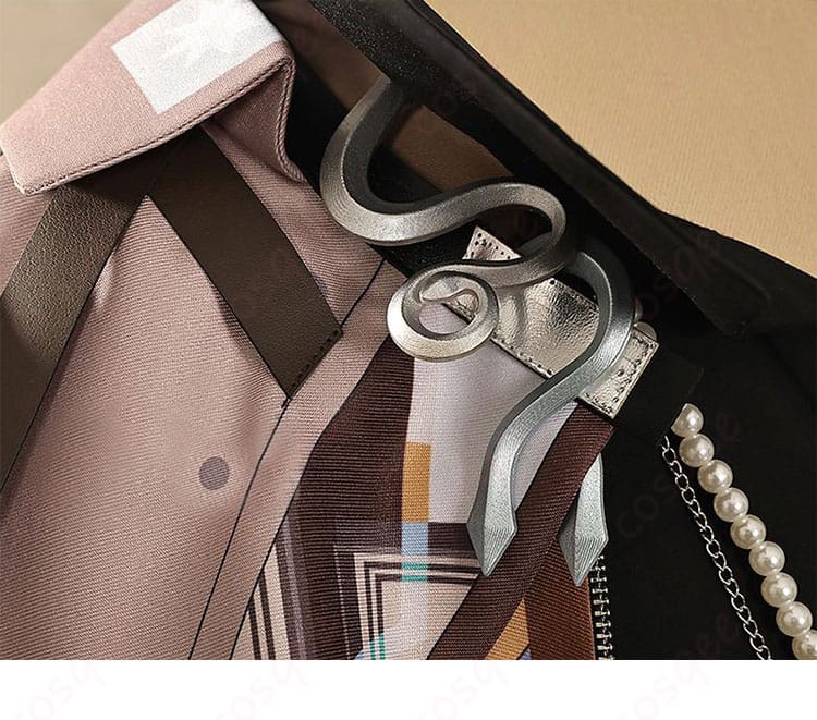 アークナイツ 引星ソーンズ コスプレ衣装 右肩の装飾詳細。繊細で精巧なデザインが目を引きます。