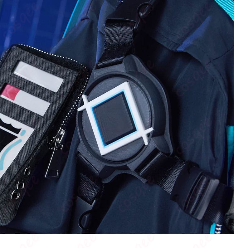 衣肩と胸前装飾の細部。アークナイツ Raidian コスプレ衣装の精緻な肩と胸元の装飾が強調された画像。