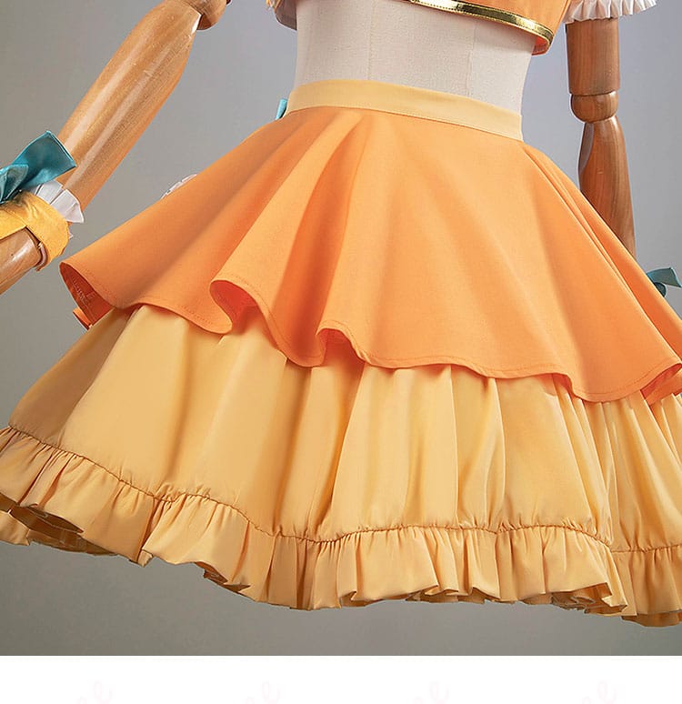 スカート背面装飾詳細画像 - スカート背面のディテール。完璧なデザインの仕上げ。