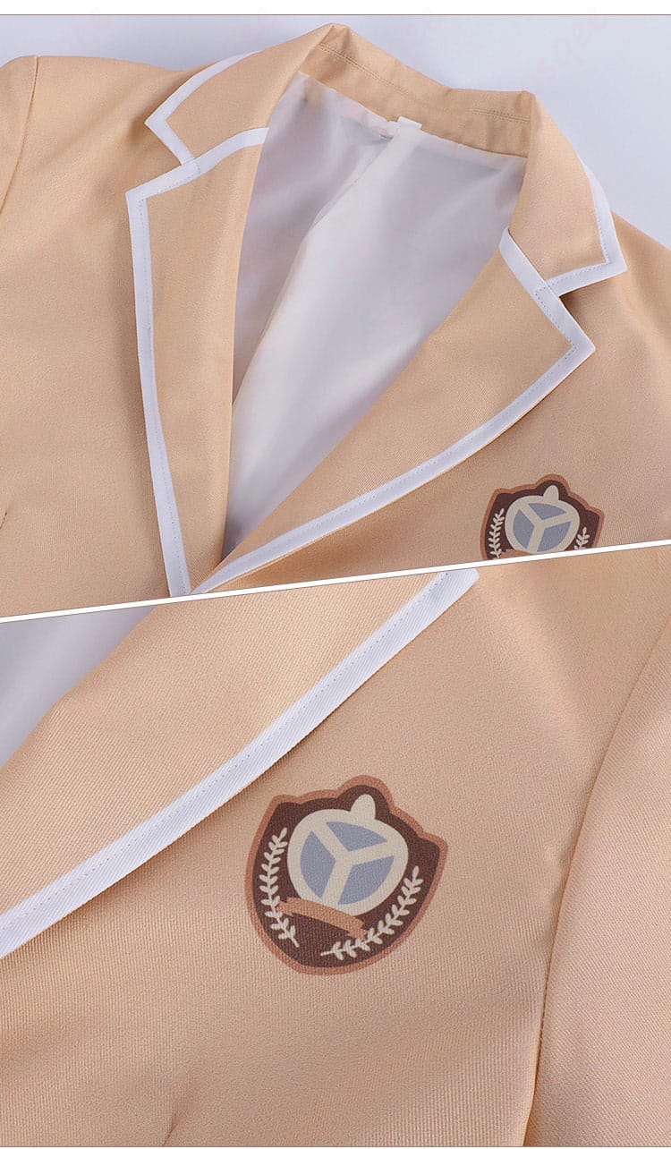 北条才人 コスプレ衣装の衬衫の襟元と胸前のロゴ装飾の詳細。