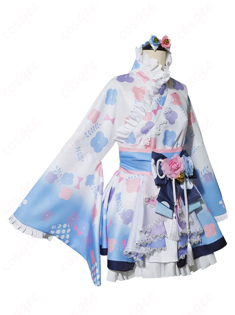 天宮こころコスプレ衣装の側面図。衣装のディテールやデザインの美しさを確認できます。