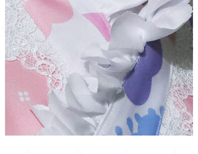 天宮こころの和服コスプレ衣装、斜襟のデザイン詳細。精緻な刺繍とアクセントが特徴。