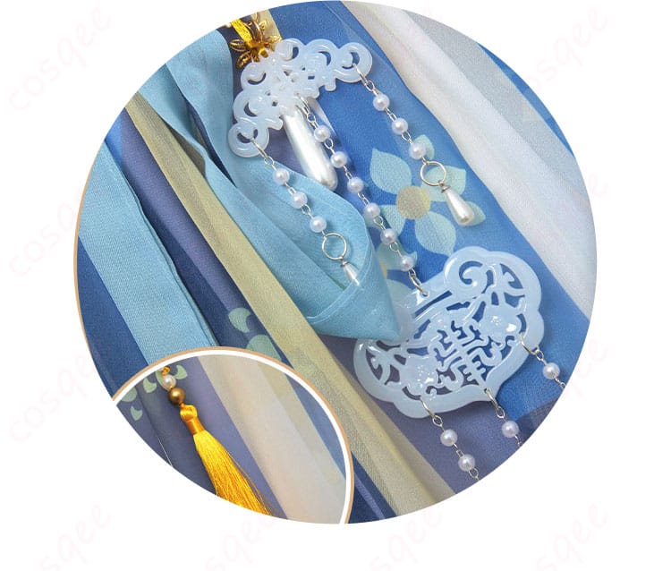 腰飾りの詳細。エミリー・ダイアーの衣装にぴったりの精巧な腰飾り。