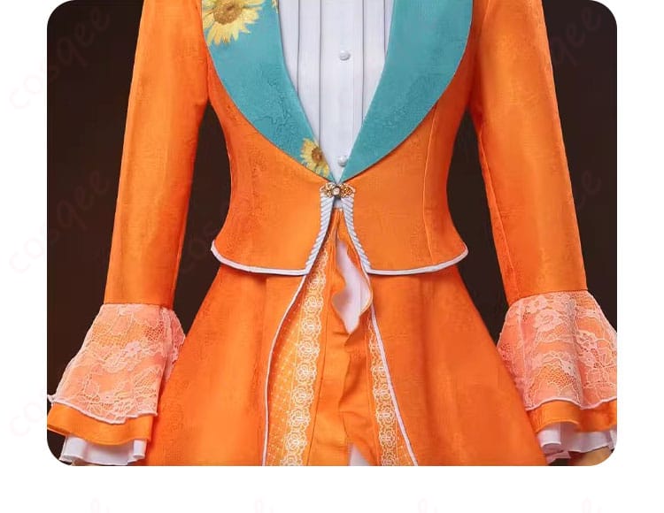 コスプレ衣装の装飾詳細、全体のデザインと細部の美しさが際立っています。