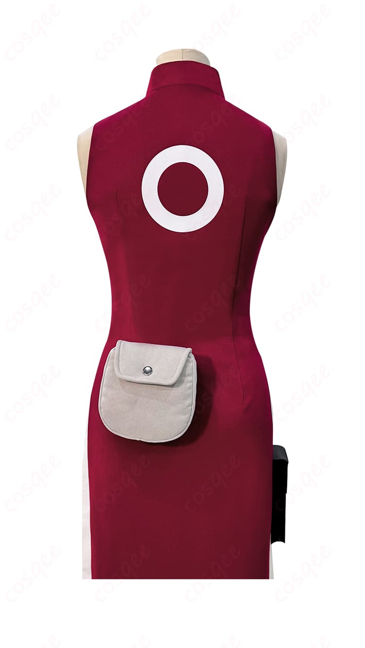 チャイナドレスの背面部分のディテール。背中の装飾や包帯のデザインが見えます。