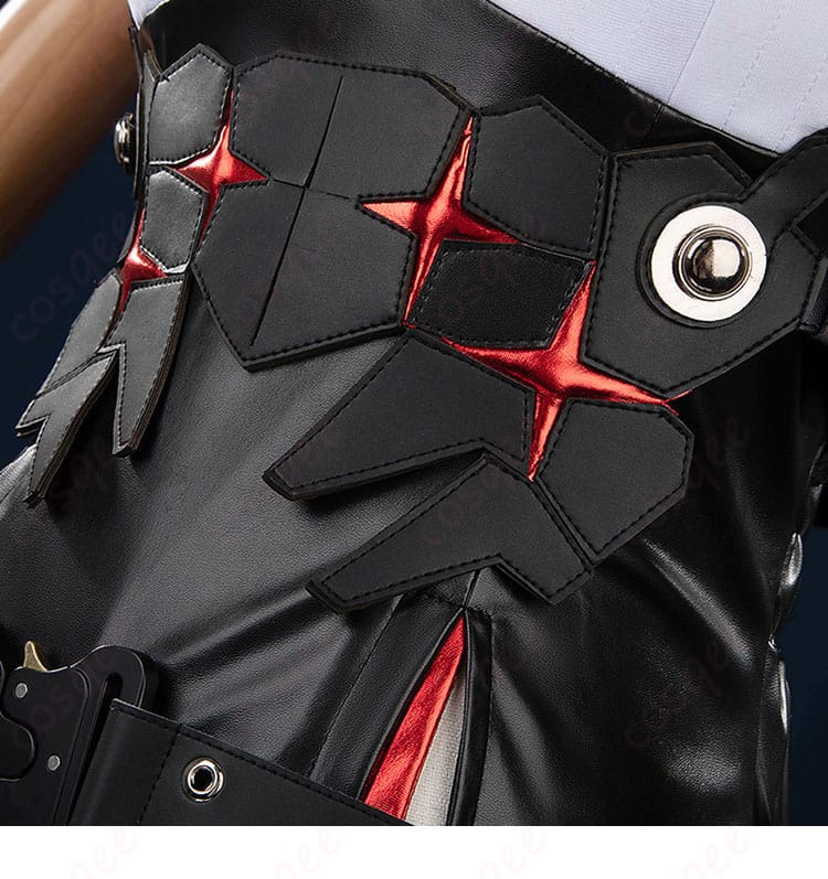 腰周りの装飾細部、キャラクターの個性を表現。