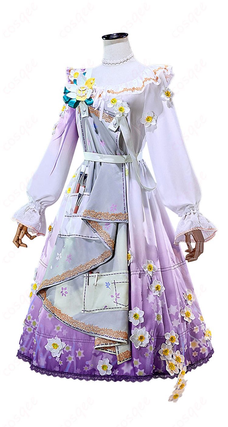 商品側面図 - 服の側面のディテールを確認。細かい装飾やフィット感が特徴です。