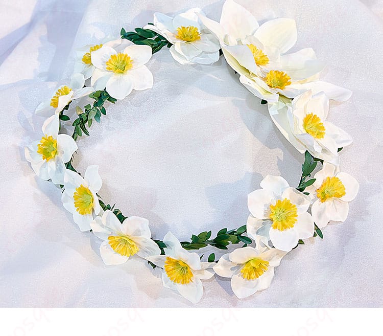 花冠ヘッドアクセサリーのディテール - ヘッドアクセサリーの美しい花冠部分。コスプレ衣装に華を添えるアイテム。