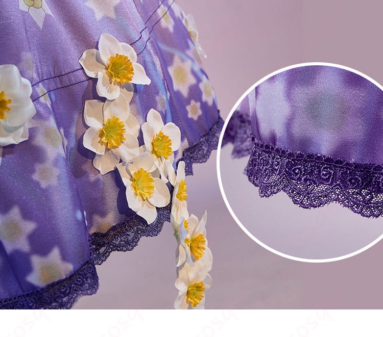 スカートの縁の花柄装飾のディテール - スカート縁に施された花柄の刺繍。美しい花柄がポイント。