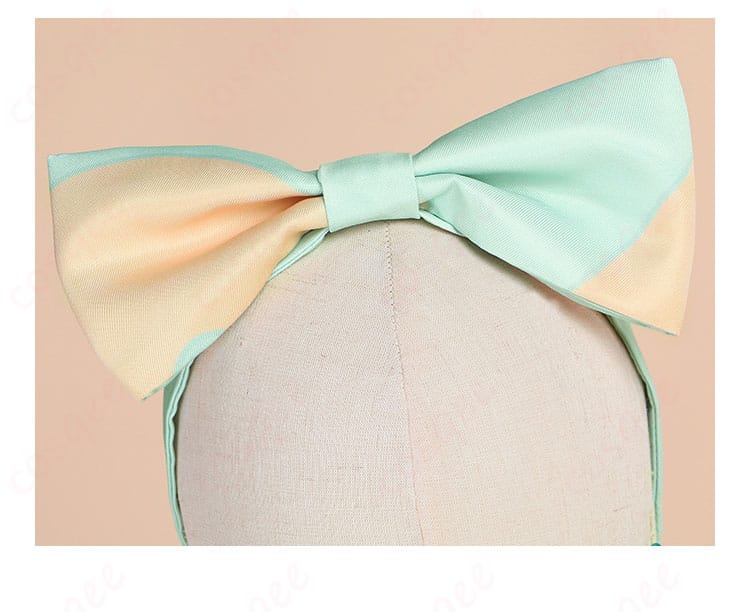 プロジェクトセカイ 花里みのり コスプレ衣装 背面。後ろ姿の美しいデザインを強調。