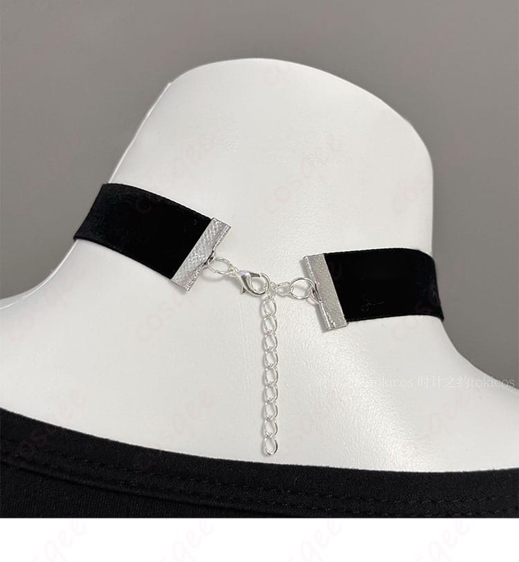 首飾り背面の詳細 - DEATH NOTE 弥海砂コスプレ衣装のネックレス背面部分の細部。