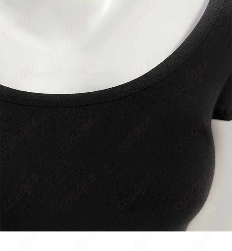 服装の襟装飾の詳細 - 黒ワンピースの衣領の装飾細部、忠実なデザイン。